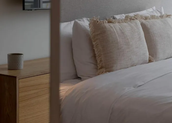 Capitalia Modern 1br With Rooftop Jacuzzi & Gym